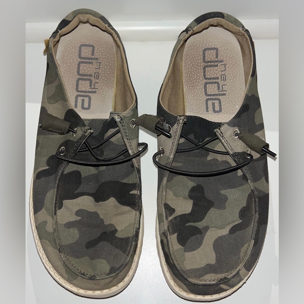 Women’s camo Hey Dudes, size 8
